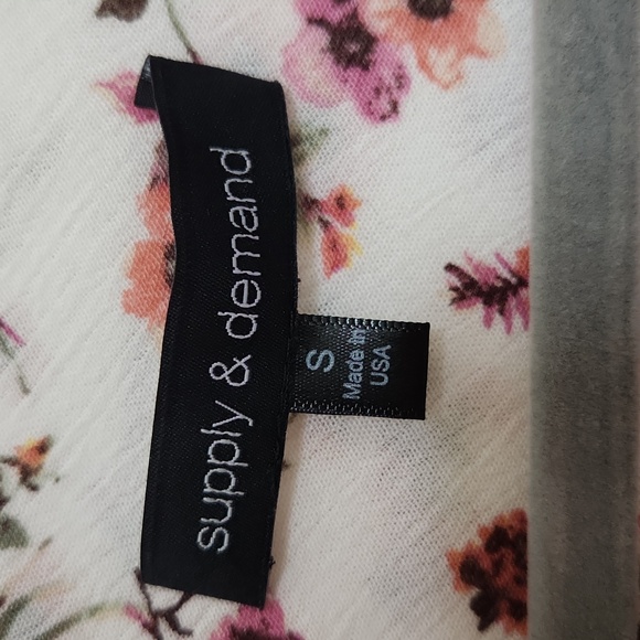 Supply and Demand Size Small Blouse - Picture 3 of 3